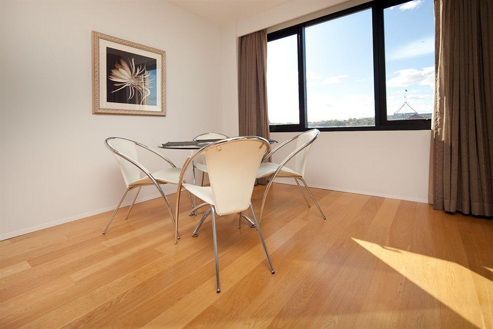 Lj Hooker Manuka Prestige Accommodation Canberra Exterior photo