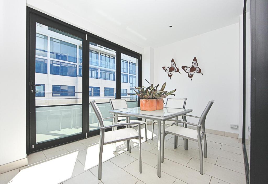 Lj Hooker Manuka Prestige Accommodation Canberra Room photo