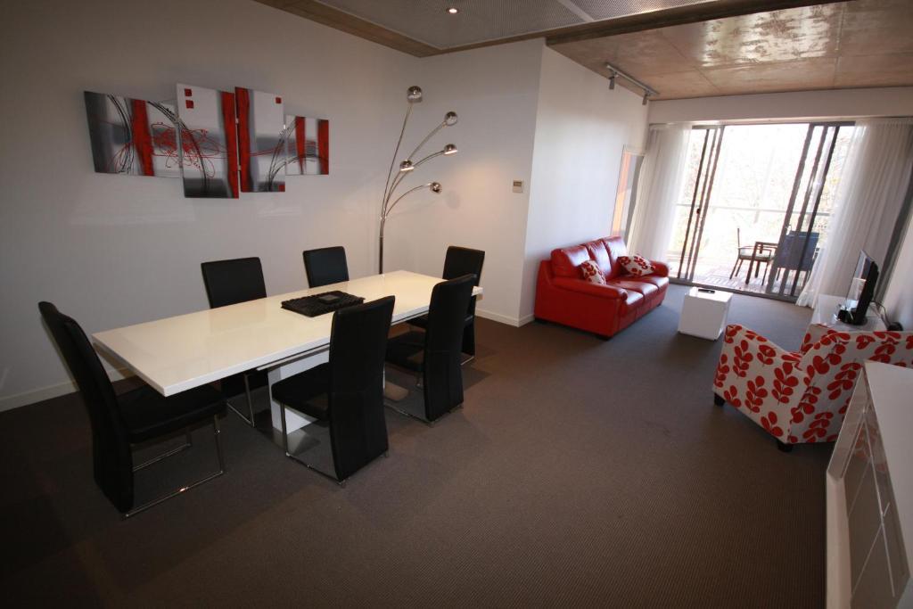 Lj Hooker Manuka Prestige Accommodation Canberra Room photo