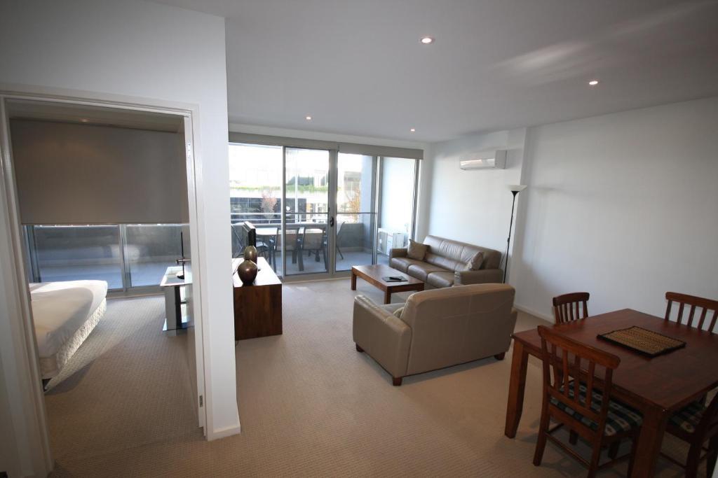 Lj Hooker Manuka Prestige Accommodation Canberra Room photo