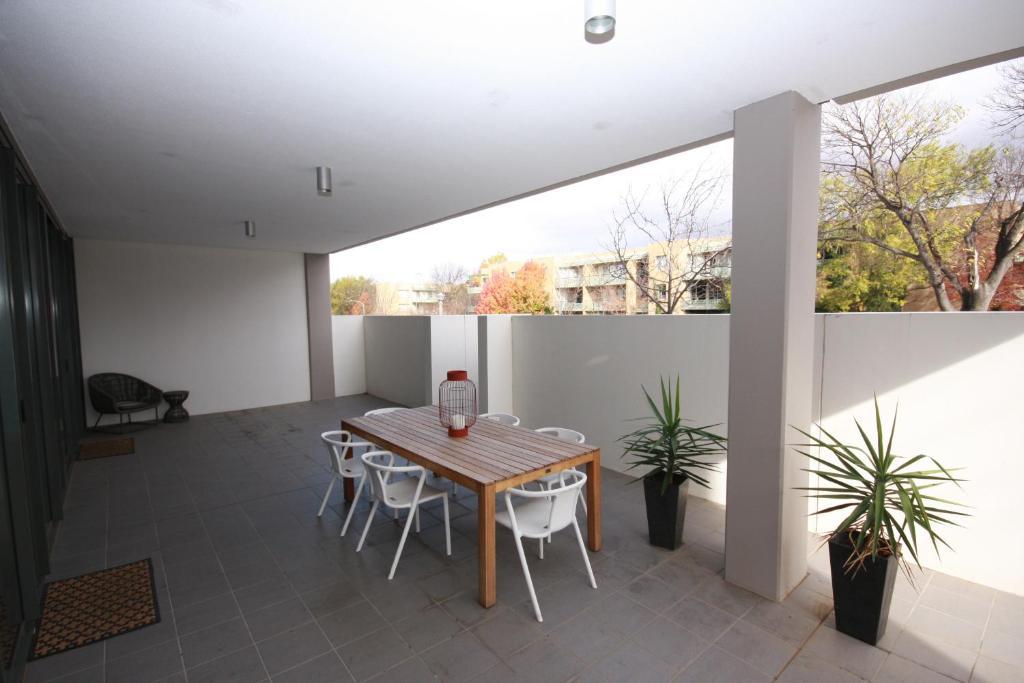 Lj Hooker Manuka Prestige Accommodation Canberra Room photo